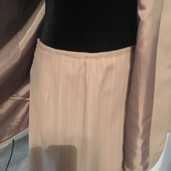 Classic Vintage Woman’s Halston suit - Picture 2 of 5